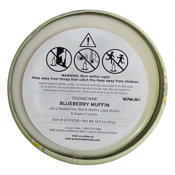 Strawberry Shortcake Blueberry Muffin 14.5 oz 3-Wick Candle - Picture 3 of 4